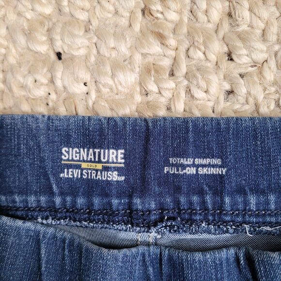 Levi 20S 35x23 Signature Gold Label Levi Strauss Totally Shaping Straight Capri - Picture 8 of 13